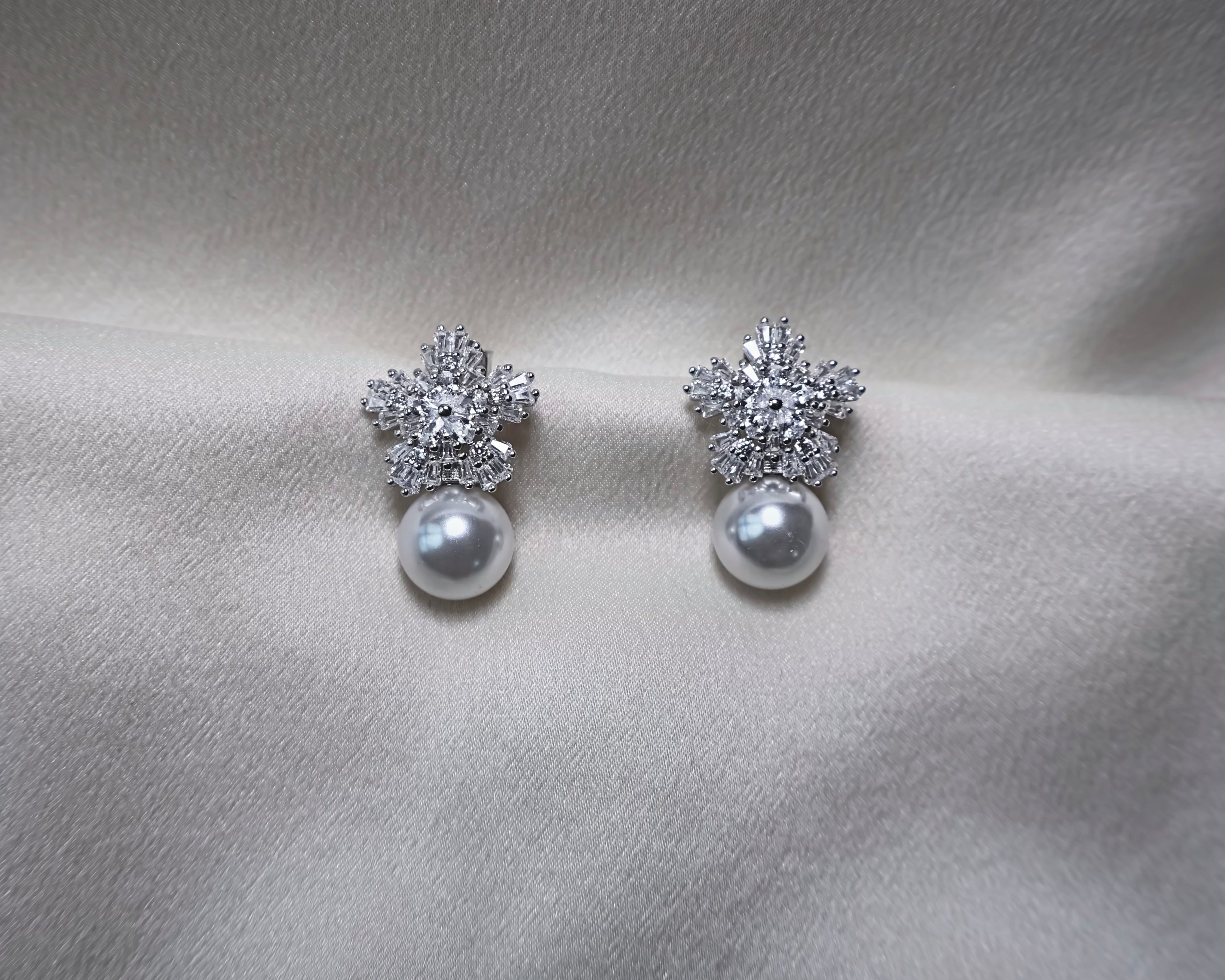 MB Snowflake Pearl Earrings