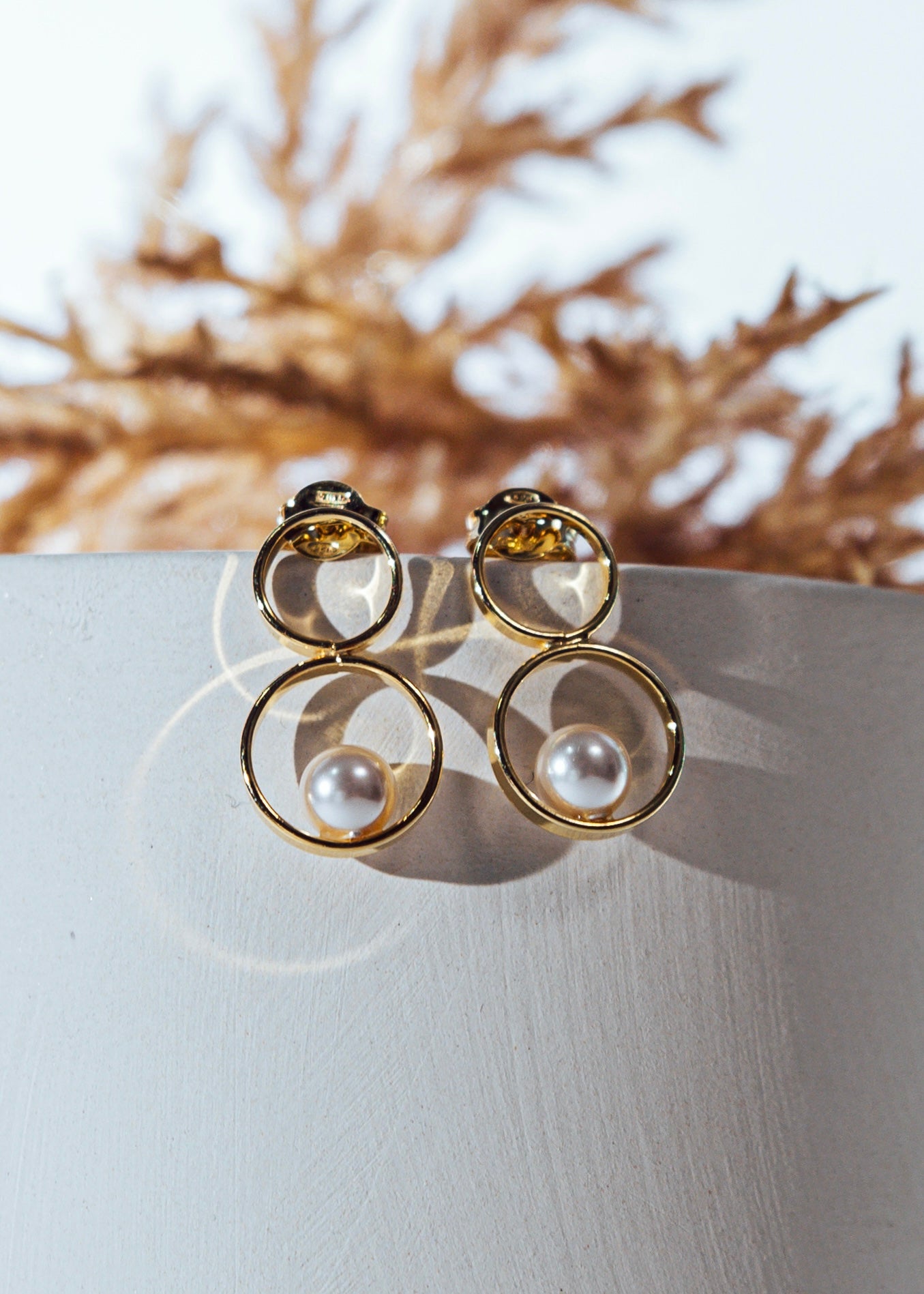 MB Solo Pearl Earrings